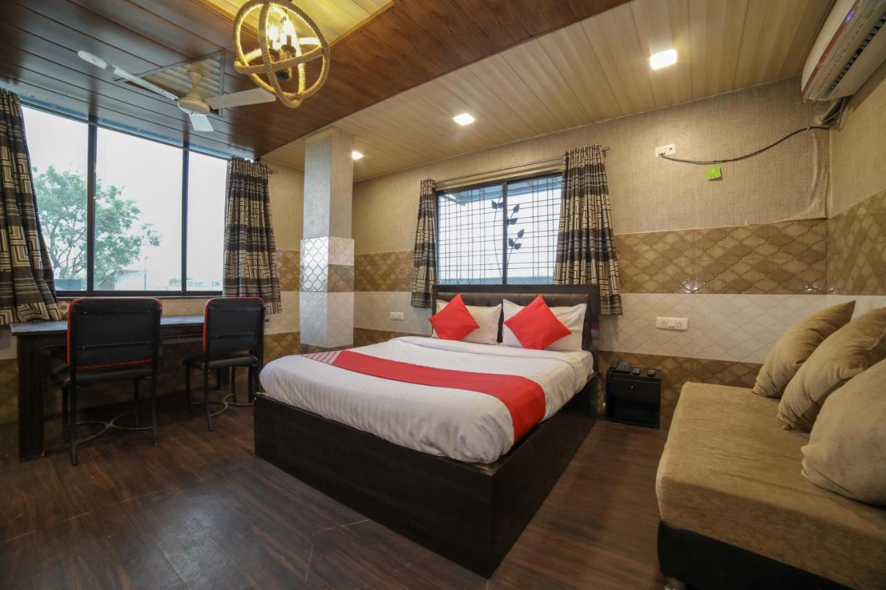 Oyo Flagship Hotel Chandani Rāipur Eksteriør bilde